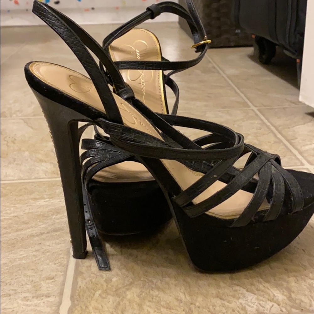 Heels - Picture 4 of 4